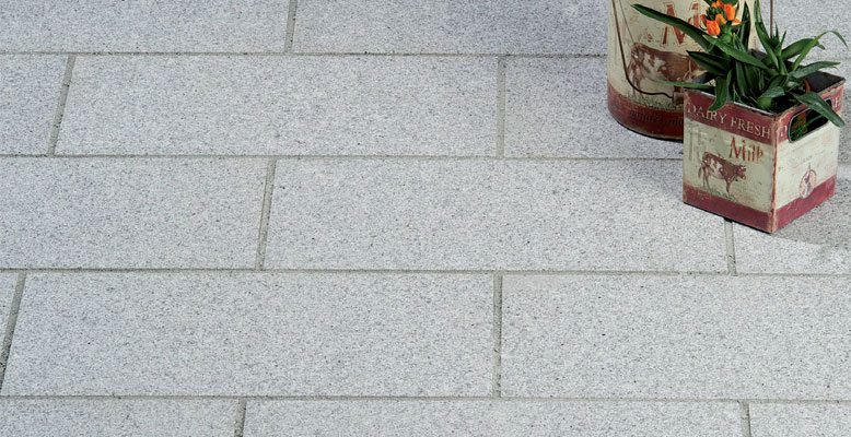 Granitt helle flammet Ice Crystal 30x60x2,5 cm (+/- 5 mm)