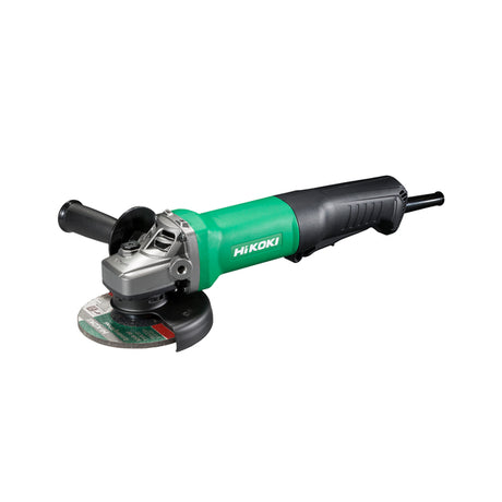 Solid og sterk vinkelsliper med låsbar bakre bryter Smal grepsomkrets (kun 167 mm) for god ergonomi Med nullspenningsbryter (sikrer utilsiktet start ved f.eks. strømstans-/brudd). Verktøyfritt feste/justering av splintdeksel Mykstart Forbedret beskyttelse mot inntrenging av støvpartikler Bruksområde: Skjæring og sliping i ulike metaller, stål- og steinmaterialer Fjerning av støp og fug etc. Overflatebehandling i ulike metaller, stål- og steinmaterialer Leveres med: Slipeskive, skivedeksel, sidehåndtak og...