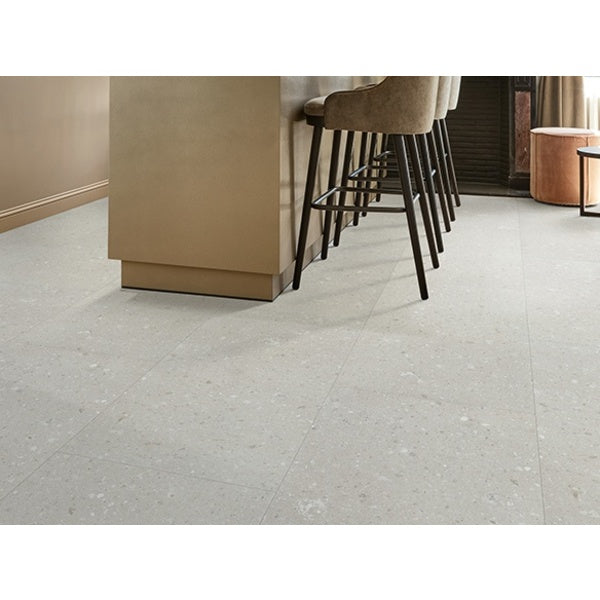 Vanntett gulv m. korkunderlag
- Demper støy m. opptil 20 dB
- Kan legges gjennom døråpninger uten brytninger i flater opptil 400 m2
- Ingen akklimatisering før montering da gulvet er formstabilt
- Livstidsgaranti i private hjem og 10 år ved kommersiell bruk