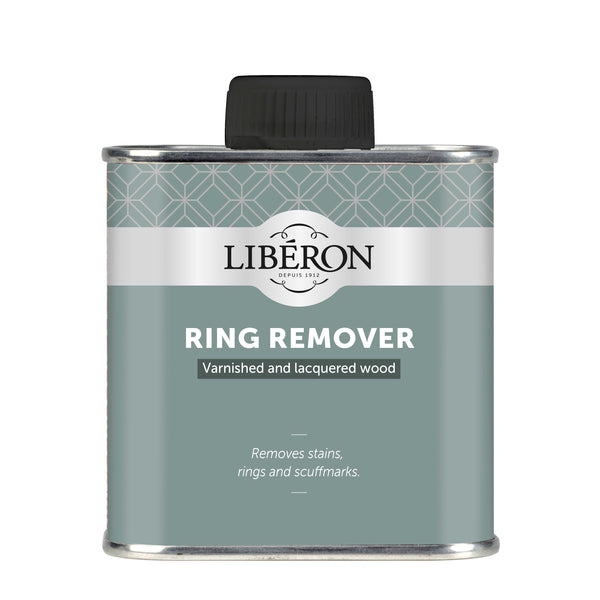 Liberon Lakkfornyer og Ringfjerner fjerner ringer og skjolder forårsaket av varme og sprit (løsemidler), fra lakkert treverk. Ringfjerneren er et kombinert voks og slipemiddel som trenger ned i porene, fyller opp og utbedrer skaden. Liberon Ringfjerner virker som en lakkfornyer. Gamle, matte overflater får tilbake sin opprinnelige høyglans. Hele overflaten må behandles for lik glans. Kan brukes på skjellakkpolerte overflater. Perfekt også til pussing av messing og kobber, samt polering av marmor. image