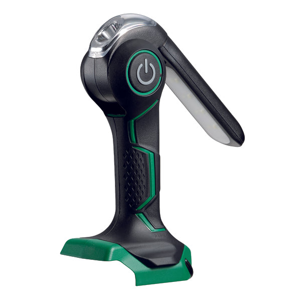 Lyssterk, hendig og lett (lysstyrke opp til 110 Lx). Står støtt på plant underlag. LED-lys med kraftig lysspredning i to funksjoner: lykt og arbeidslys. Arbeidslys i tre moduser: Høy (12 LED), Medium (6 LED) og Lav (3 LED). Justerbart hode (270°) i 7 trinn (høyre/venstre). Justerbart hode (180°) i 5 trinn (opp/ned). Brukstid på opp til 51 timer pr. lading (18V / 5,0Ah). Utstyrt med bærestropp og krok. Kan brukes med både 14,4V og 18V slide batterier. Batteri og lader selges separat. image