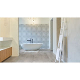 Klikkvinyl CoreTec med korkunderlag. Vanntett, støydemp, ripebestandig, ekstremt stabil. Tåler gulvvarme.
Lys natur eik. Vanntett, legges over 400 m2 (20x20), ingen akklimatisering, kan monteres gjennom rom, underlag kork inkl, kan monteres utestuer/vinterhager, livtidsgaranti privat og 10 år på offentleg. 