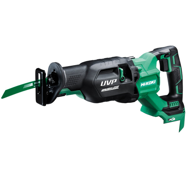 HiKOKI bajonettsag CR36DA gjør jobben raskere enn noen andre i markedet takket være pendelfunksjon og høy kuttehastighet. Sagen har 4 hastighetsinstillinger, verktøyløst bladskifte, verktøyløs justering av skoen og stor krok. I tillegg har sagen lave vibrasjonsverdier takket være HiKOKIs patenterte doble motvektsystem image