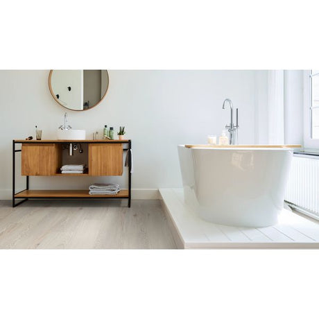 Klikkvinyl CoreTec med korkunderlag. Vanntett, støydemp, ripebestandig, ekstremt stabil. Tåler gulvvarme.
Lys natur eik. Vanntett, legges over 400 m2 (20x20), ingen akklimatisering, kan monteres gjennom rom, underlag kork inkl, kan monteres utestuer/vinterhager, livtidsgaranti privat og 10 år på offentleg. 