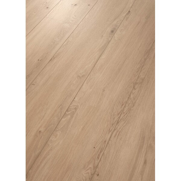 Utforsk XL-END for et robust korkgulv som bringer naturens ro inn i ditt hjem. Hvert element er nøye utvalgt for sin skjønnhet, perfekt for de som setter pris på skandinavisk design og jordnære toner. Med muligheten til å dekke over 400 m2 uten behov for akklimatisering, og med korkunderlag inkludert, garanterer Naturals dempet akustikk og ekstra komfort. Det er 100% vanntett, noe som gjør det sik 