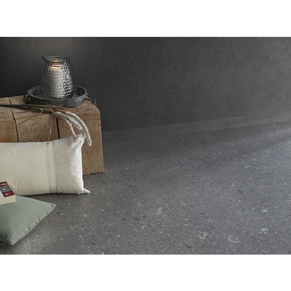 Vanntett gulv m. korkunderlag
- Demper støy m. opptil 20 dB
- Kan legges gjennom døråpninger uten brytninger i flater opptil 400 m2
- Ingen akklimatisering før montering da gulvet er formstabilt
- Livstidsgaranti i private hjem og 10 år ved kommersiell bruk 