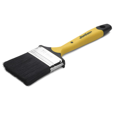 Innepenselen i Basic serien er en enkel pensel med et godt skaft. 70 mm penselen passer til maling av litt større flater der hvor finish ikke er viktig. image