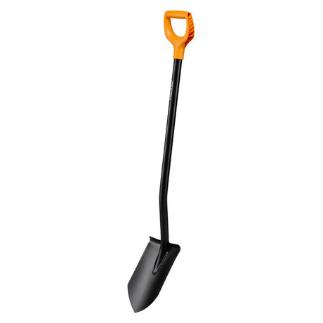 En stålspade i solid kontruksjon. Med det spisse spadebladet er den en universalspade for hagen. Til spavending av steinete og hard jord, og til alle planteoppgaver i hagen. Vinklet skaft og D-håndtak gir god ergonomi. image