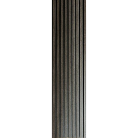 Sett et moderne preg på dine rommiljøer med ART Spilepanel. Oppdag hvor enkelt det er å forvandle ditt hjem med våre støyreduserende og estetiske spilepaneler. Hvert spileelement består av solide, sorte MDF plater med ferdigmonterte folierte spiler - ideell for tørre soner og godt ventilerte baderom. Med not-og fjærsystem skjules overgangen mellom platene, noe som gir et sømløst resultat og enkel montering. Spilepanelene kan brukes til vegger og tak eller mindre designprosjekter som sengegavl, innramming...