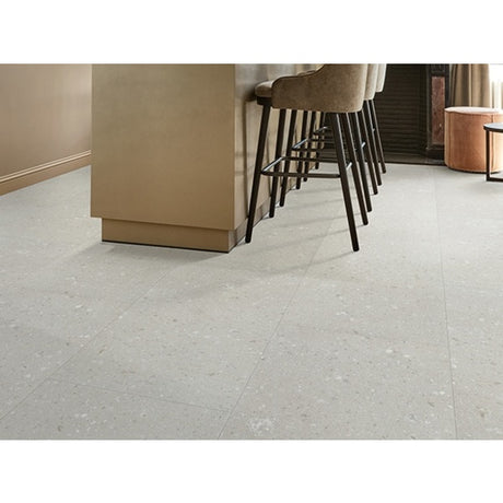 Vanntett gulv m. korkunderlag
- Demper støy m. opptil 20 dB
- Kan legges gjennom døråpninger uten brytninger i flater opptil 400 m2
- Ingen akklimatisering før montering da gulvet er formstabilt
- Livstidsgaranti i private hjem og 10 år ved kommersiell bruk 