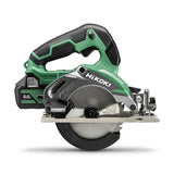 Kompakt, smidig og stabil 125mm sirkelsag med høy kapasitet, to effektmoduser og automatisk hastighetskontroll. Verktøyfritt bladbytte og enkel justering av sagdybde og gjæringsvinkel. TEKNISKE DATA Nominell spenning: 18V Batterikapasitet: 5Ah Batterifeste: Slide Antall batterier: 2 Batteri: BSL1850MA Med batterilader: Ja Lader: UC18YFSL Bladdiameter: 125 mm Hulldiameter: 20 mm Kuttedybde m/45°: 30 mm Kuttedybde m/90°: 47 mm Maks gjæringsvinkel 0-45°: Hastighet ubelastet: 3000, 6000 1/min Vibrasjonsnivå ...