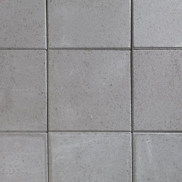 Helle 40x40x5 er en klassisk fin grå betonghelle. Alle sidekante har en avfaset kant. Hellen er tolags produsert med ett topplag som har større mengde finstoff som gir en slettere overflate. Hellen er beregnet for persontrafikk og passer ypperlig til terrasser, gangsteier eller andre områder egnet for gangtrafikk. 