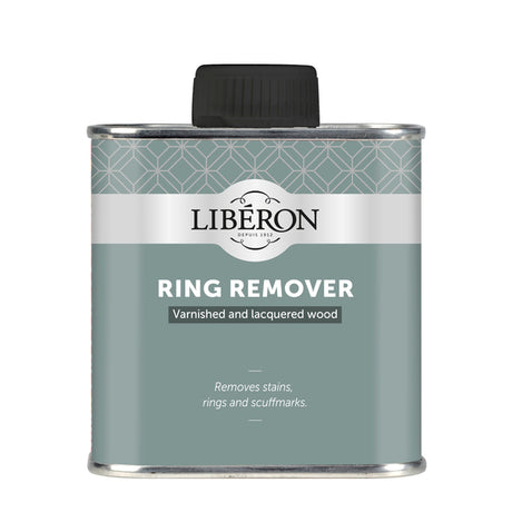Liberon Lakkfornyer og Ringfjerner fjerner ringer og skjolder forårsaket av varme og sprit (løsemidler), fra lakkert treverk. Ringfjerneren er et kombinert voks og slipemiddel som trenger ned i porene, fyller opp og utbedrer skaden. Liberon Ringfjerner virker som en lakkfornyer. Gamle, matte overflater får tilbake sin opprinnelige høyglans. Hele overflaten må behandles for lik glans. Kan brukes på skjellakkpolerte overflater. Perfekt også til pussing av messing og kobber, samt polering av marmor. image