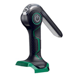 Lyssterk, hendig og lett (lysstyrke opp til 110 Lx). Står støtt på plant underlag. LED-lys med kraftig lysspredning i to funksjoner: lykt og arbeidslys. Arbeidslys i tre moduser: Høy (12 LED), Medium (6 LED) og Lav (3 LED). Justerbart hode (270°) i 7 trinn (høyre/venstre). Justerbart hode (180°) i 5 trinn (opp/ned). Brukstid på opp til 51 timer pr. lading (18V / 5,0Ah). Utstyrt med bærestropp og krok. Kan brukes med både 14,4V og 18V slide batterier. Batteri og lader selges separat. image