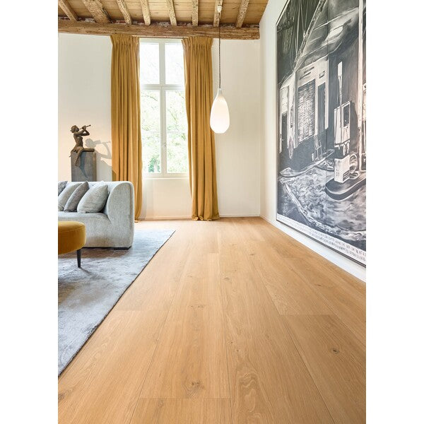 Utforsk XL-END for et robust korkgulv som bringer naturens ro inn i ditt hjem. Hvert element er nøye utvalgt for sin skjønnhet, perfekt for de som setter pris på skandinavisk design og jordnære toner. Med muligheten til å dekke over 400 m2 uten behov for akklimatisering, og med korkunderlag inkludert, garanterer Naturals dempet akustikk og ekstra komfort. Det er 100% vanntett, noe som gjør det sik 