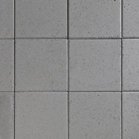 Helle 30x30x5cm er en pen grå betonghelle. Den har avfasede kanter som gjør den enklere å legge.Hellen er produsert tolagt med topplag som har en større andel finstoff som gir den en mer enhetlig overflate. Bruksområdet er veldig bredt og benyttes gjerne til gangstier, parker, hager eller andre områder beregnet for persontrafikk. 